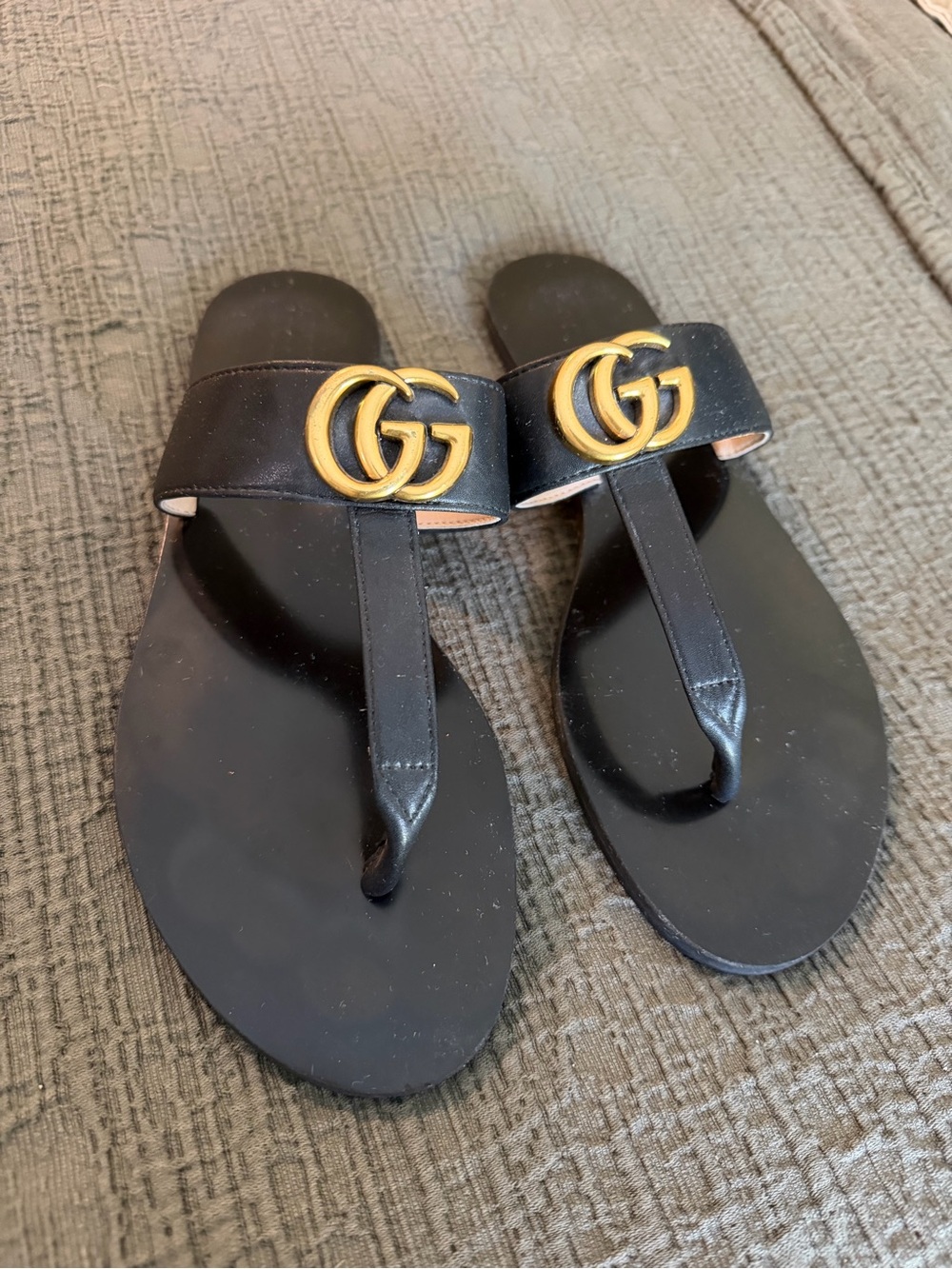 Source Unknown Black Sandal Thong with Gold Double GG Accent size 40